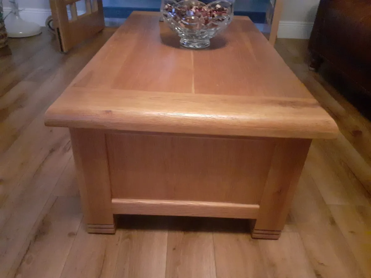 Solid oak coffee table four drawers - Image 2