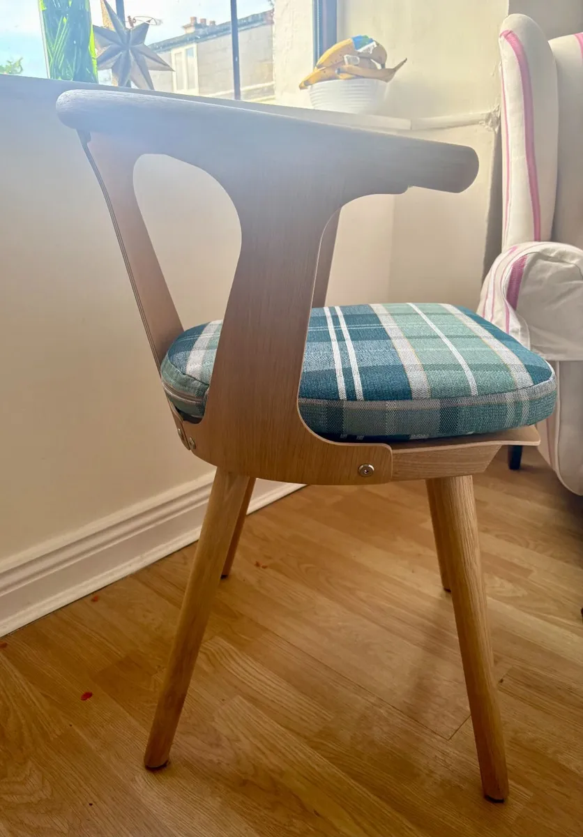 six SK1 dining chairs modern/ scandi/designer - Image 4