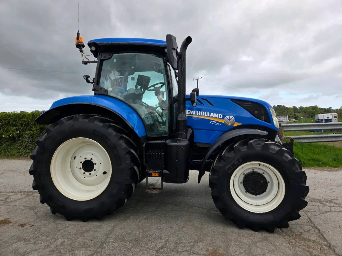 New Holland T7210 - Image 1