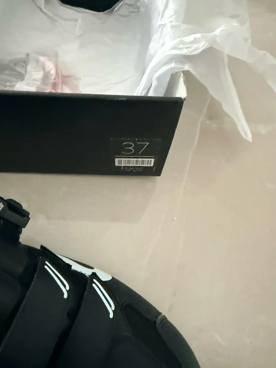 Peloton cycling shoes UK4 - Image 4
