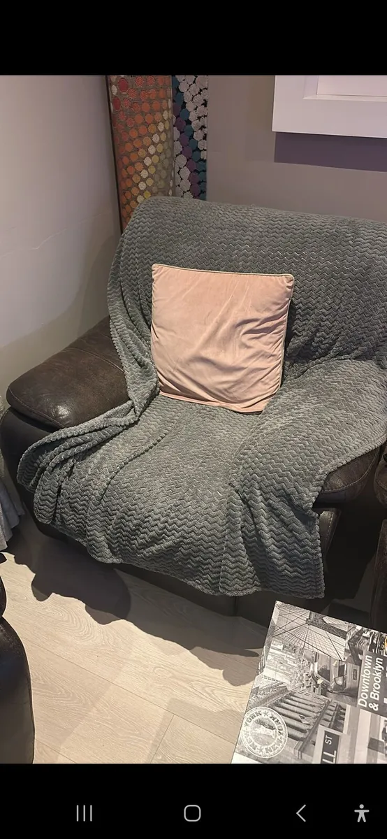 2 recliner chairs - Image 2