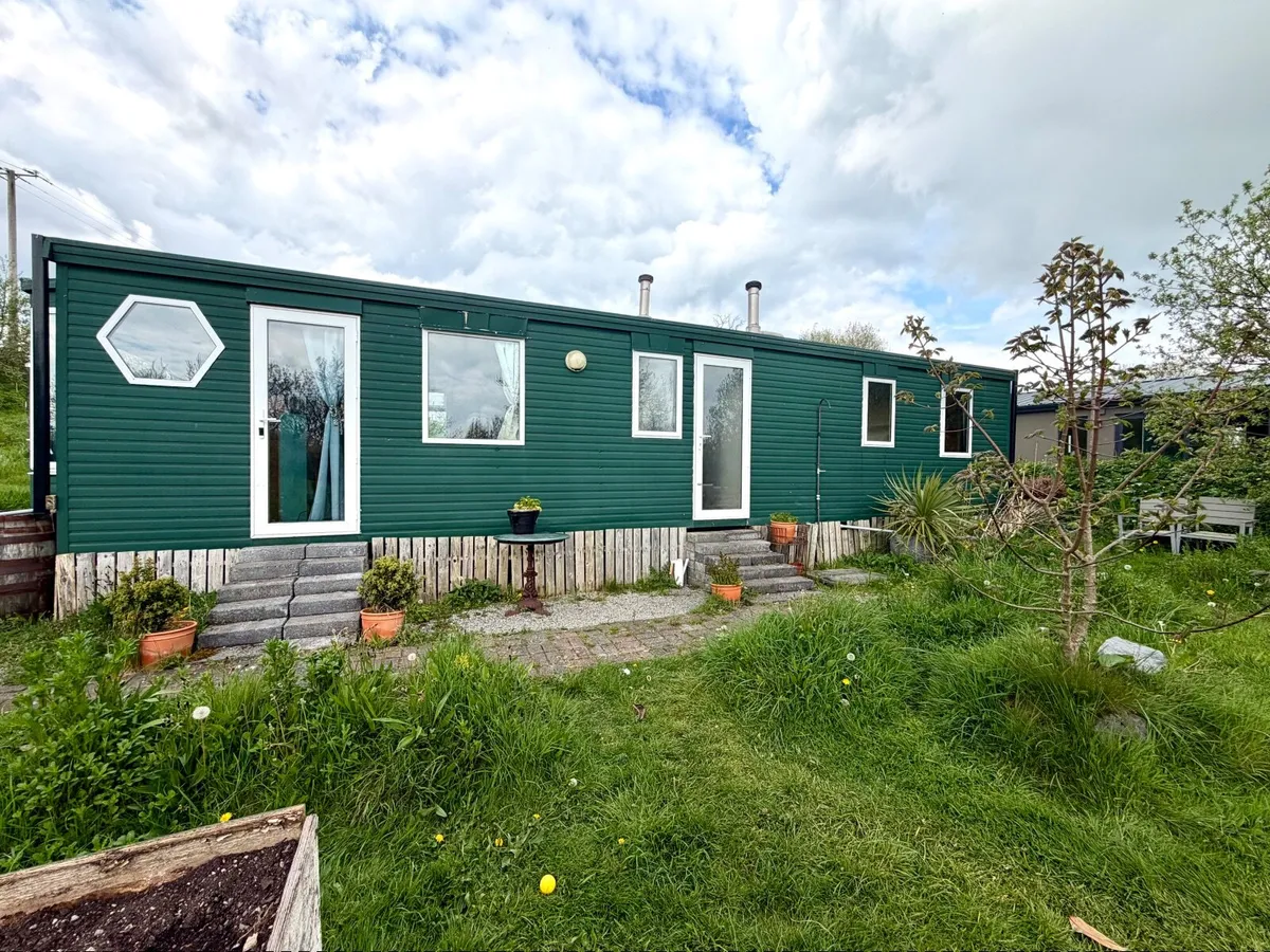 Renovated Mobile Home for Sale - Winter Pack - Image 1