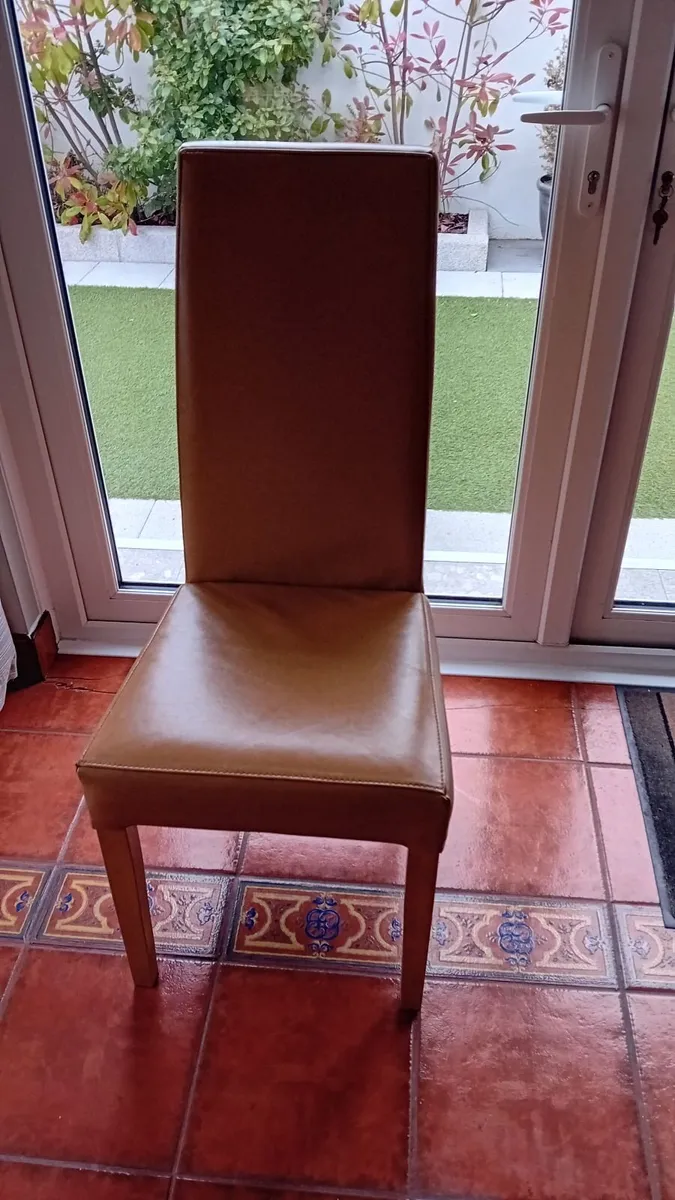 Italian marble dining table & 6 leather chairs - Image 4