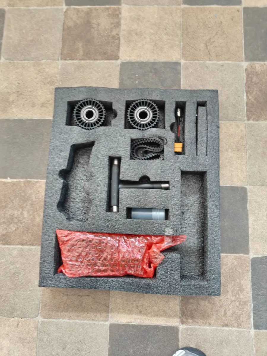 Electric Skateboard - Image 2