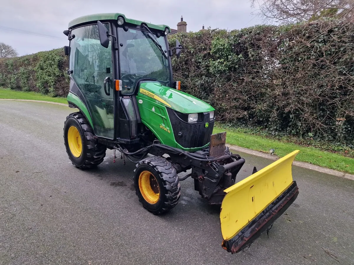 John Deere 2026r Compact Tractor - Image 1