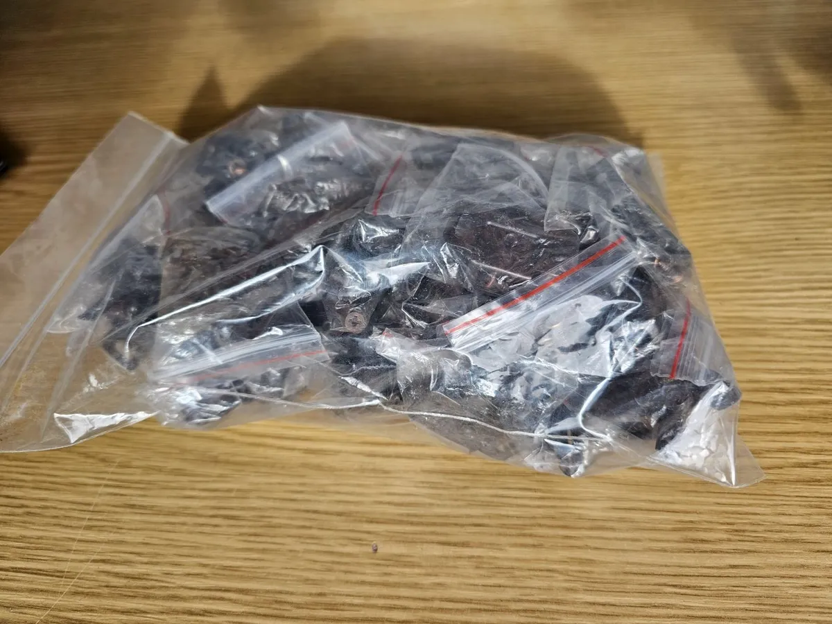 Roller Cabinet Latch Bronze Catch 40 pack - Image 4