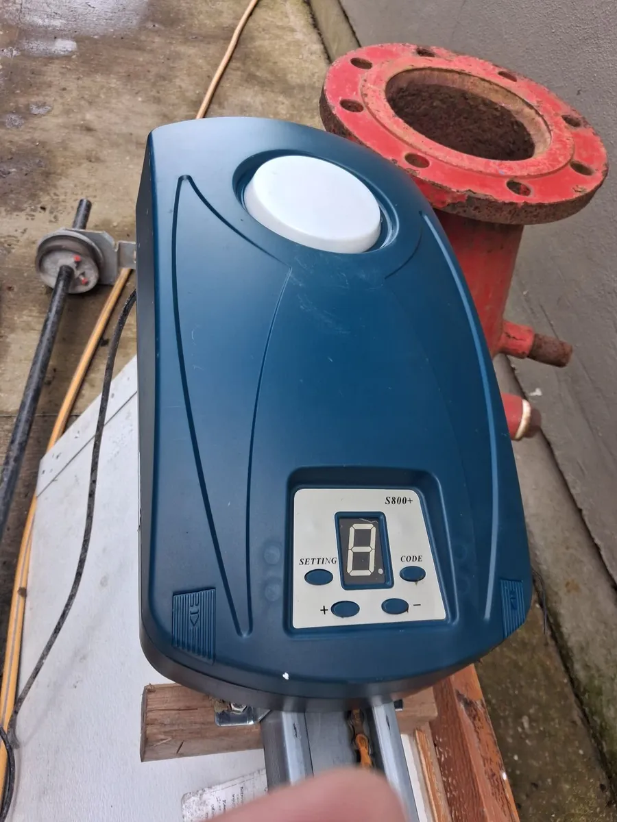 Sectional garage door opener - Image 1