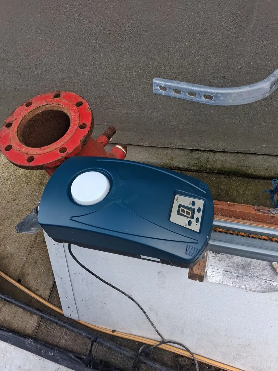 Sectional garage door opener - Image 3