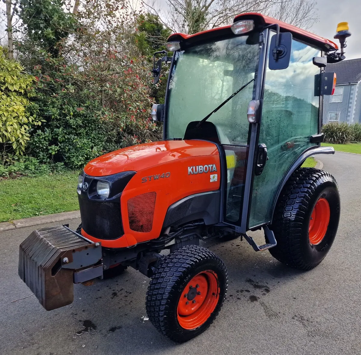 Kubota STW40 Compact Tractor - Image 3