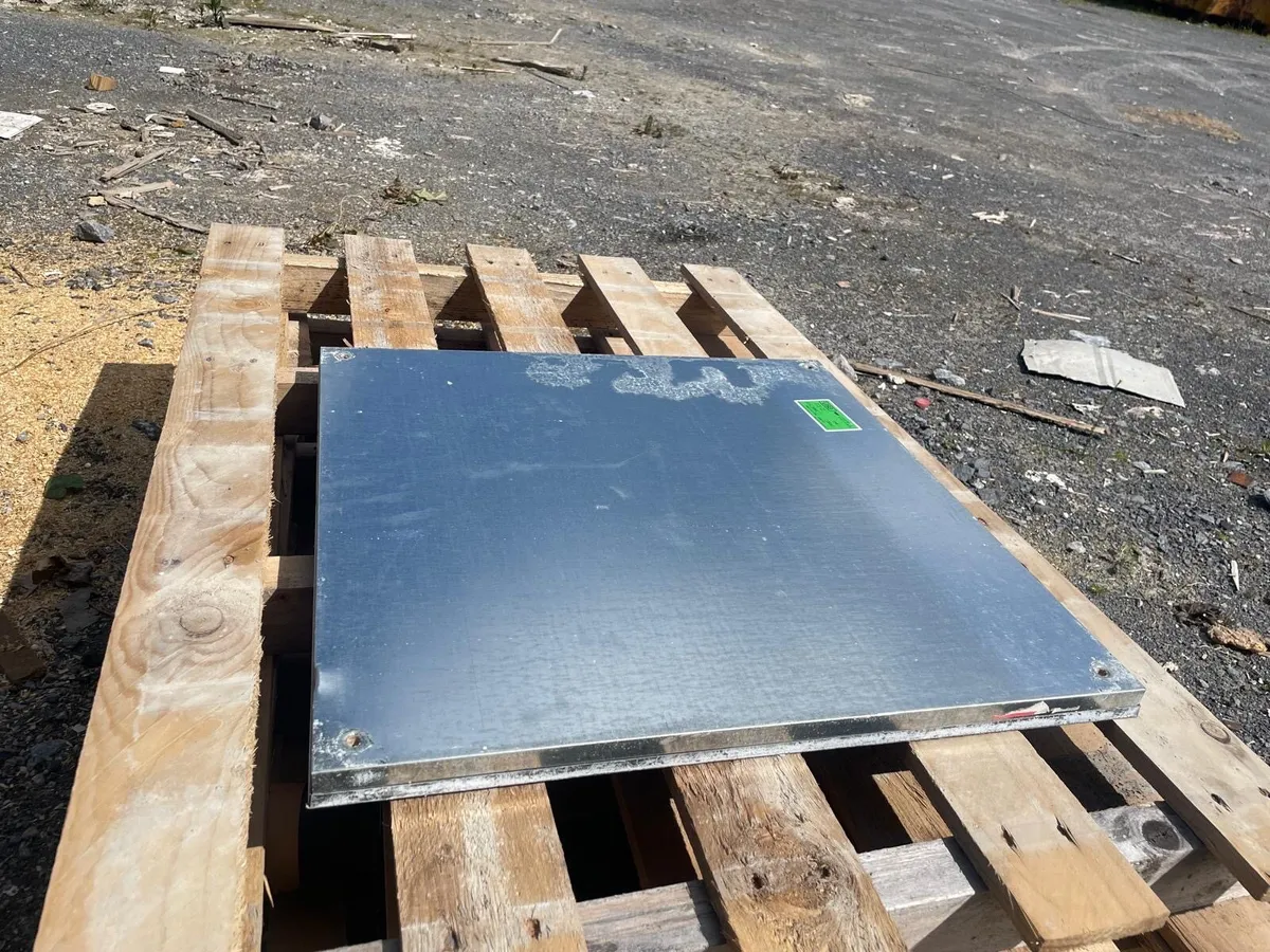 Raised Flooring panels - Image 2