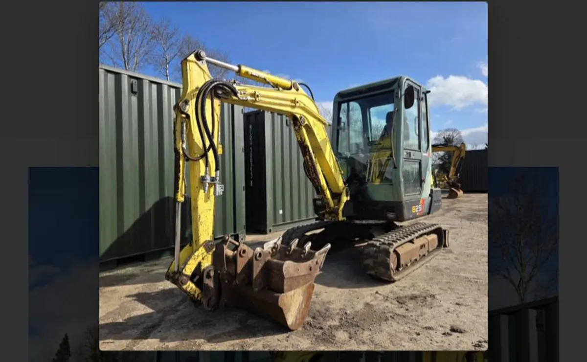 Yanmar b25v 2007 mini digger - Image 1