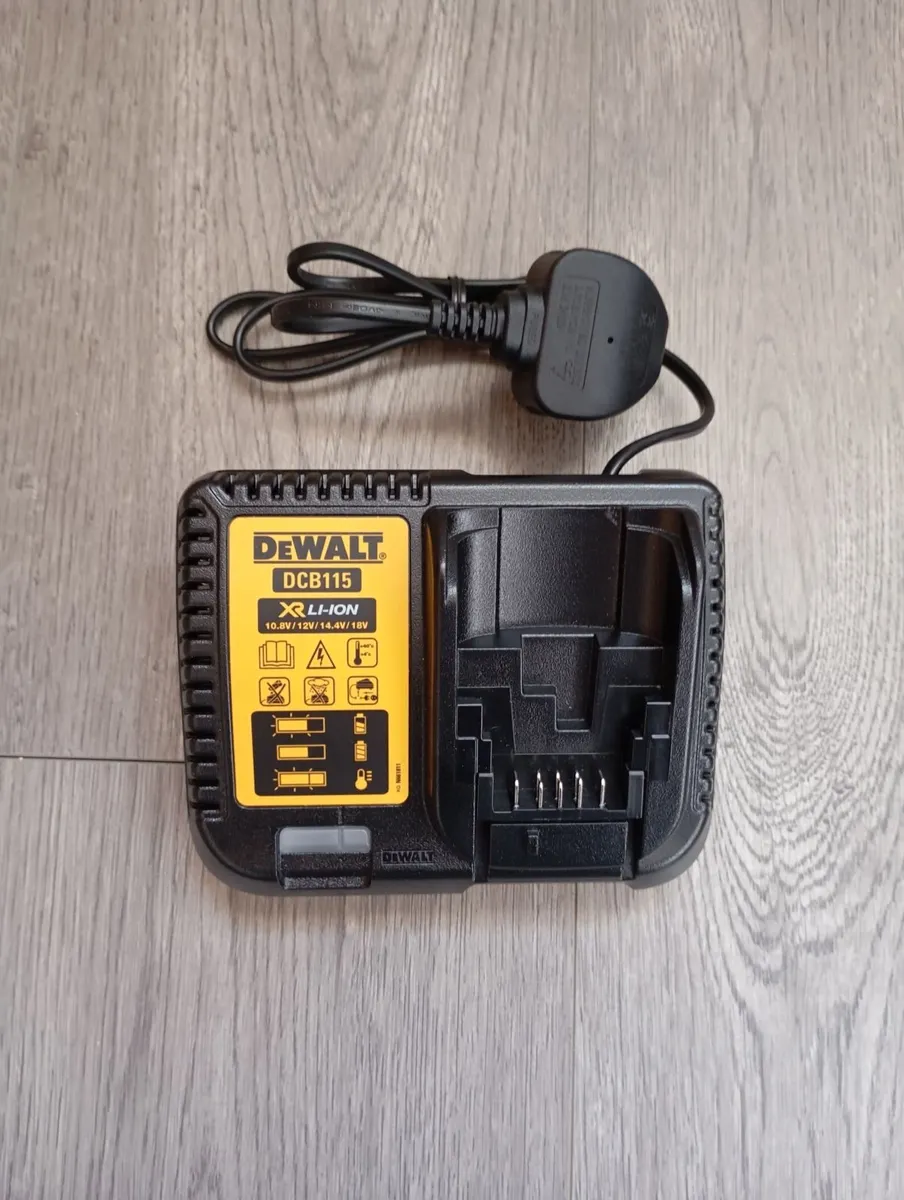 DeWalt dcb115 Charger (New)
