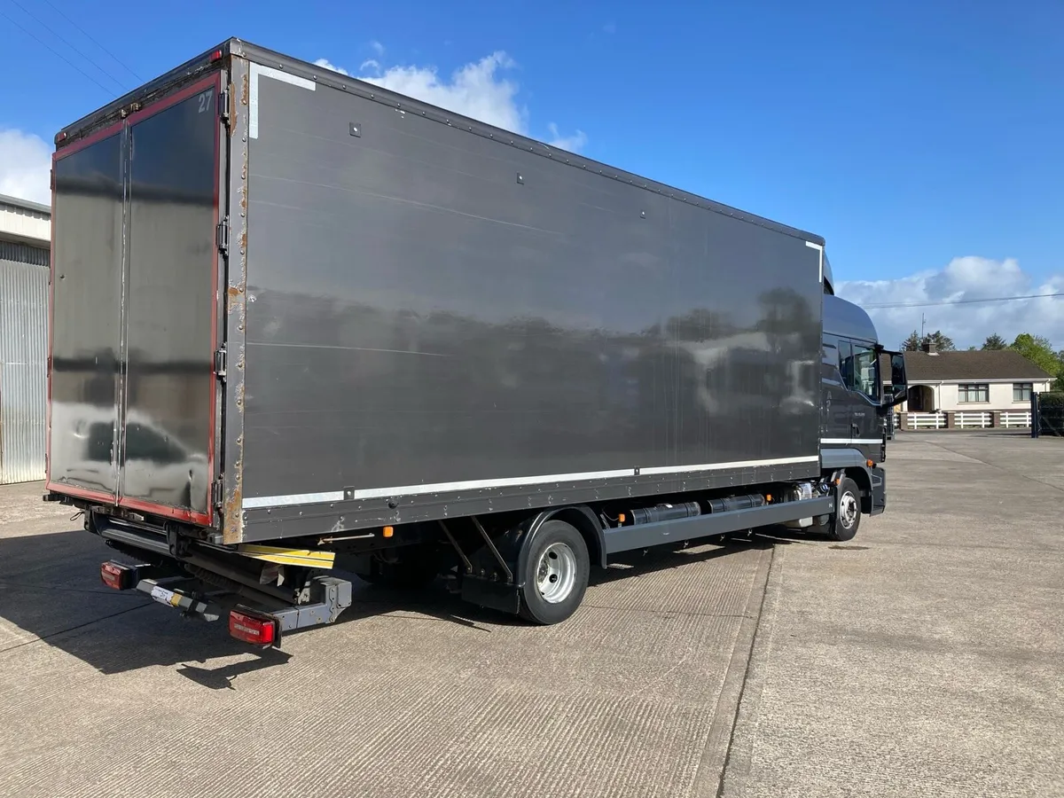 2021 MAN TGL 12-220 high roof sleeper cab - Image 4