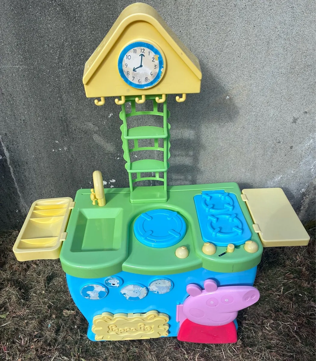 Free Peppa pig kitchen - Image 1