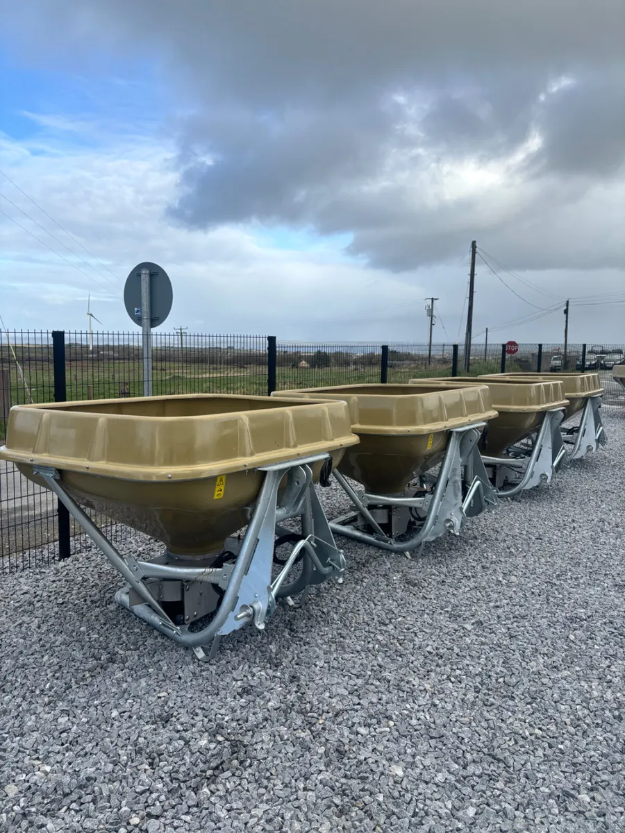 BMC FERTILISER SPREADER - Image 4