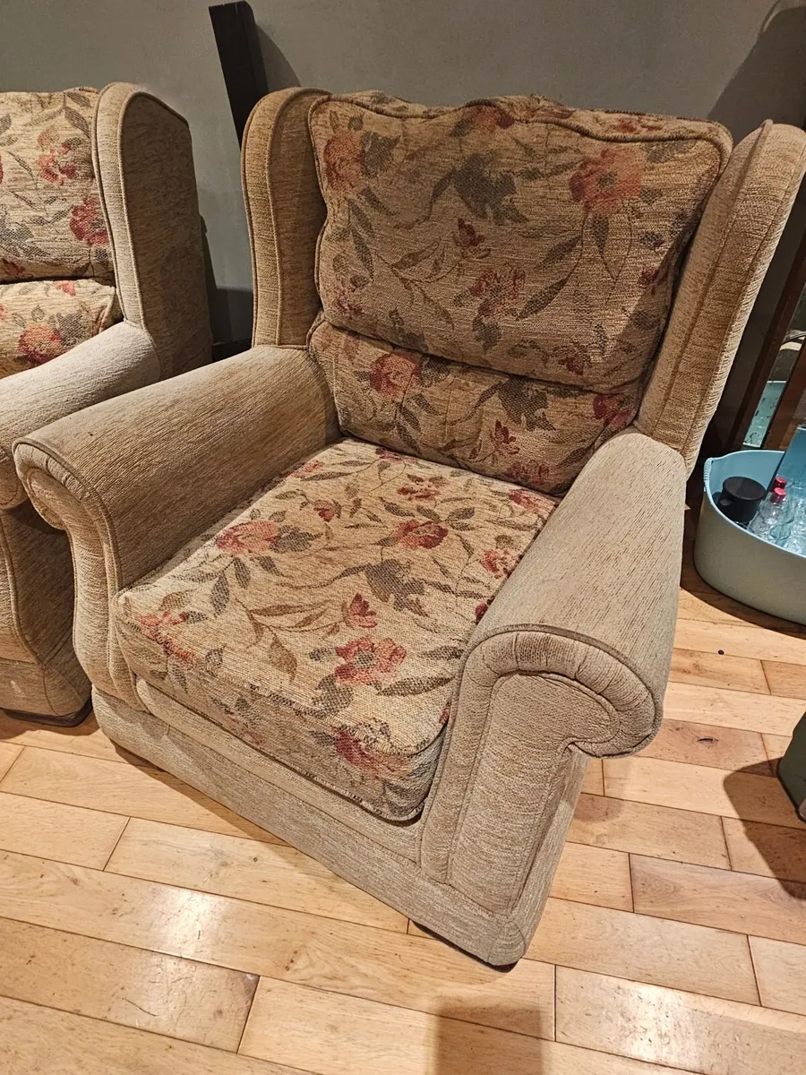 3 piece suite Floral design sofa armchairs settee - Image 3