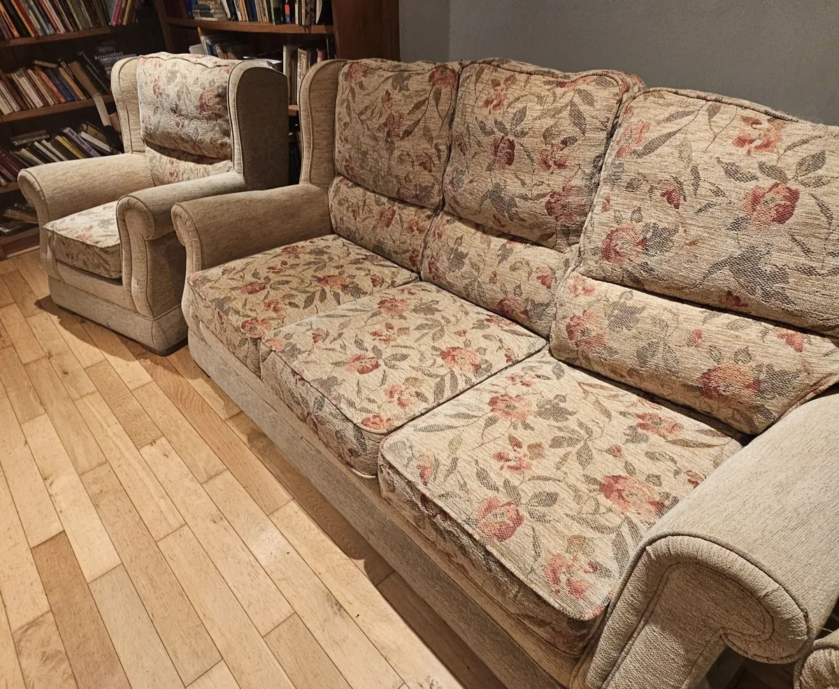 3 piece suite Floral design sofa armchairs settee - Image 2