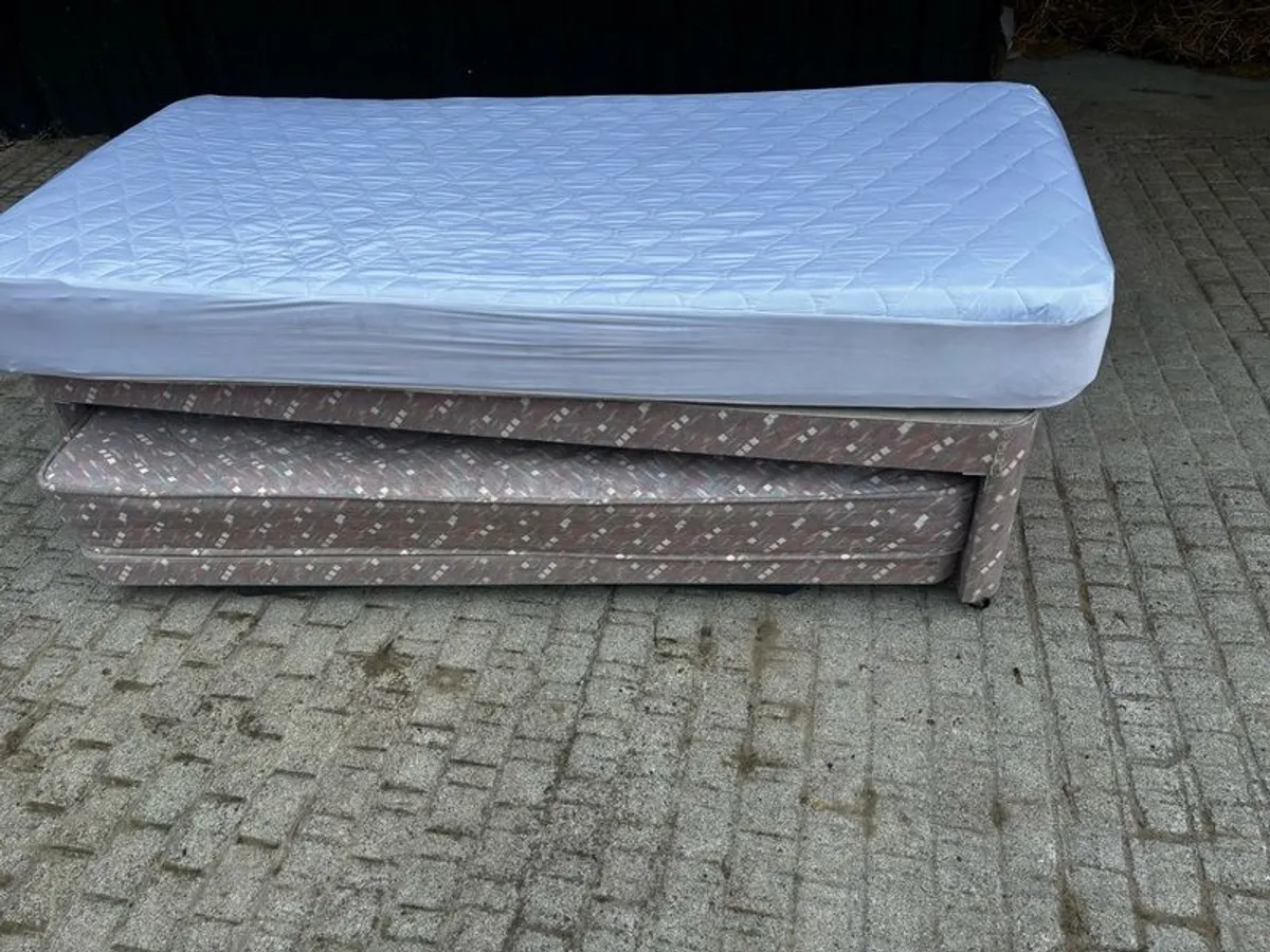 Beds - Image 2