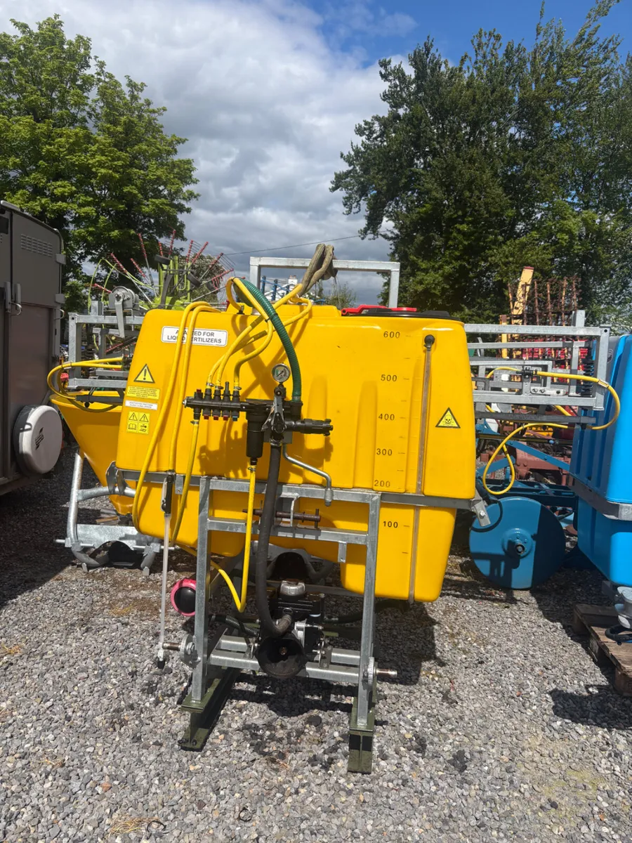 600 litre sprayer with hand lance - Image 1