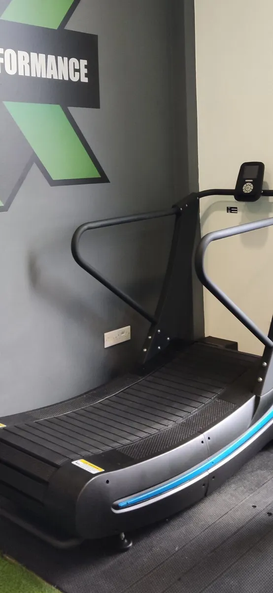Curved treadmill - Image 1