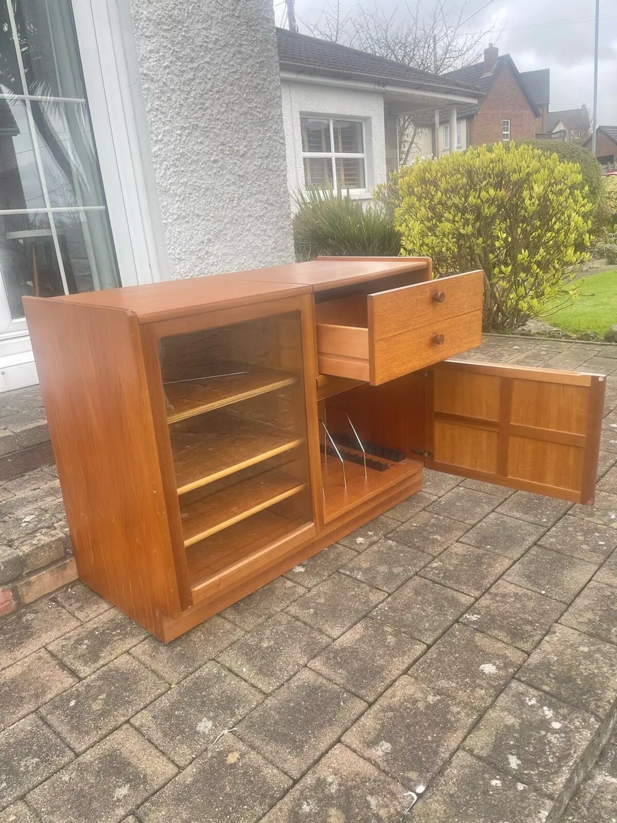 Mid century media chest - Image 3