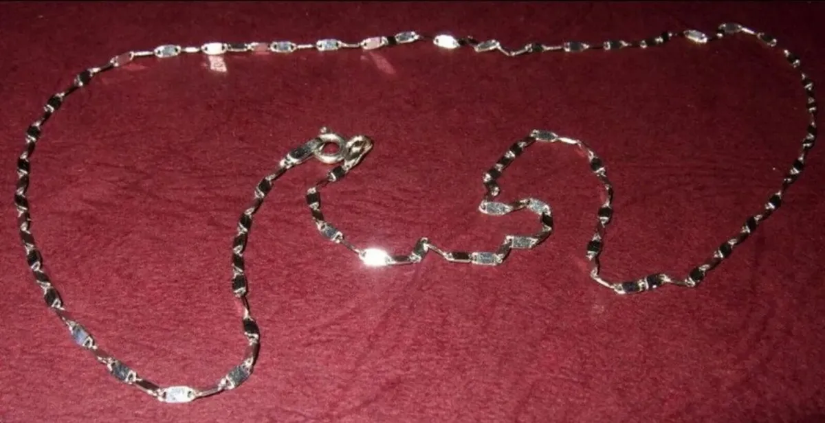 Vintage Hallmarked 9ct White Gold Necklace - Image 2