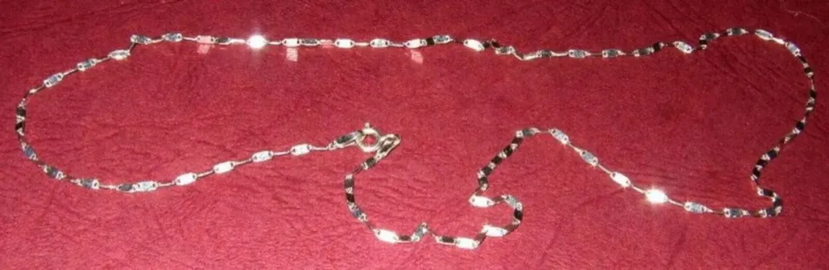 Vintage Hallmarked 9ct White Gold Necklace - Image 3