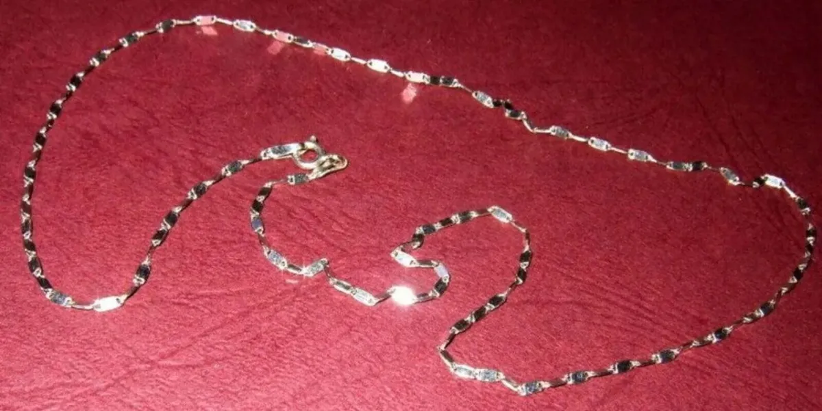 Vintage Hallmarked 9ct White Gold Necklace - Image 4