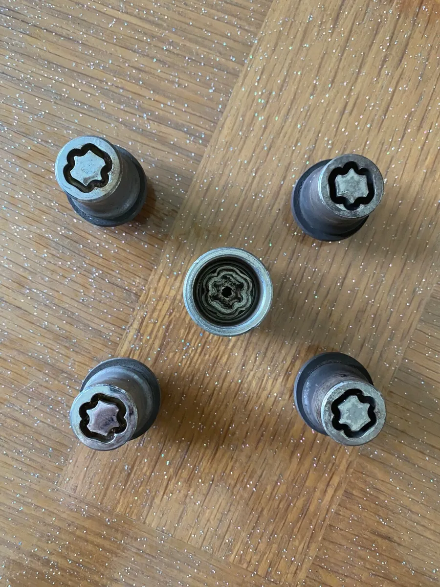 Toyota genuine wheel locks - Image 3