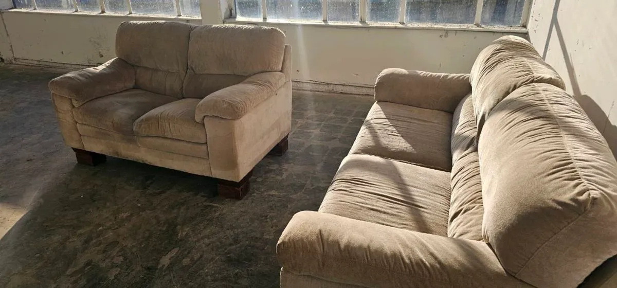Couch - Image 2