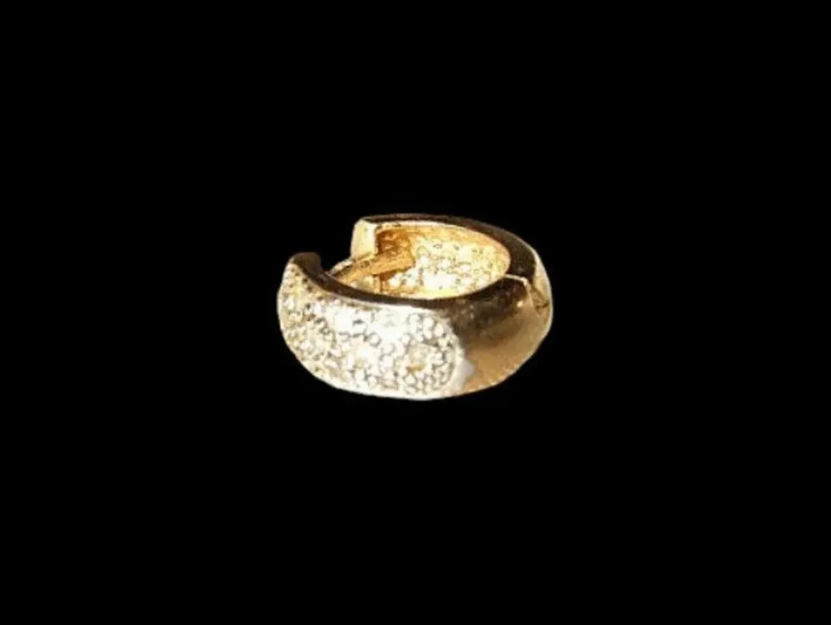 Vintage Hallmarked Yellow Gold Diamond Ear Cuff - Image 4