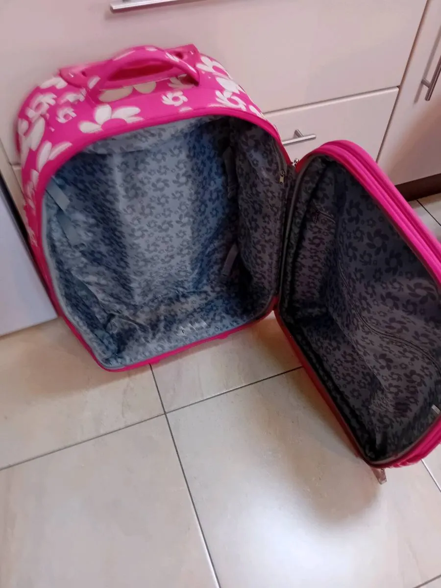 MEDIUM SIZE SUITCASES.  X. 2 - Image 2