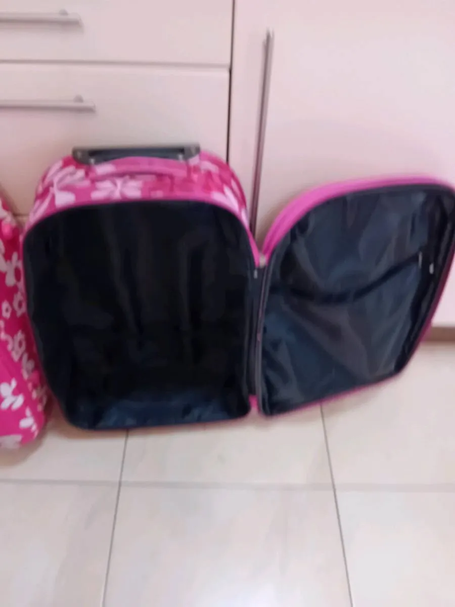 MEDIUM SIZE SUITCASES.  X. 2 - Image 3
