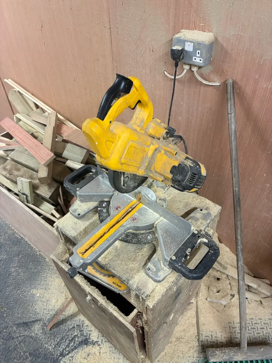 Dewalt chop saw - Image 2