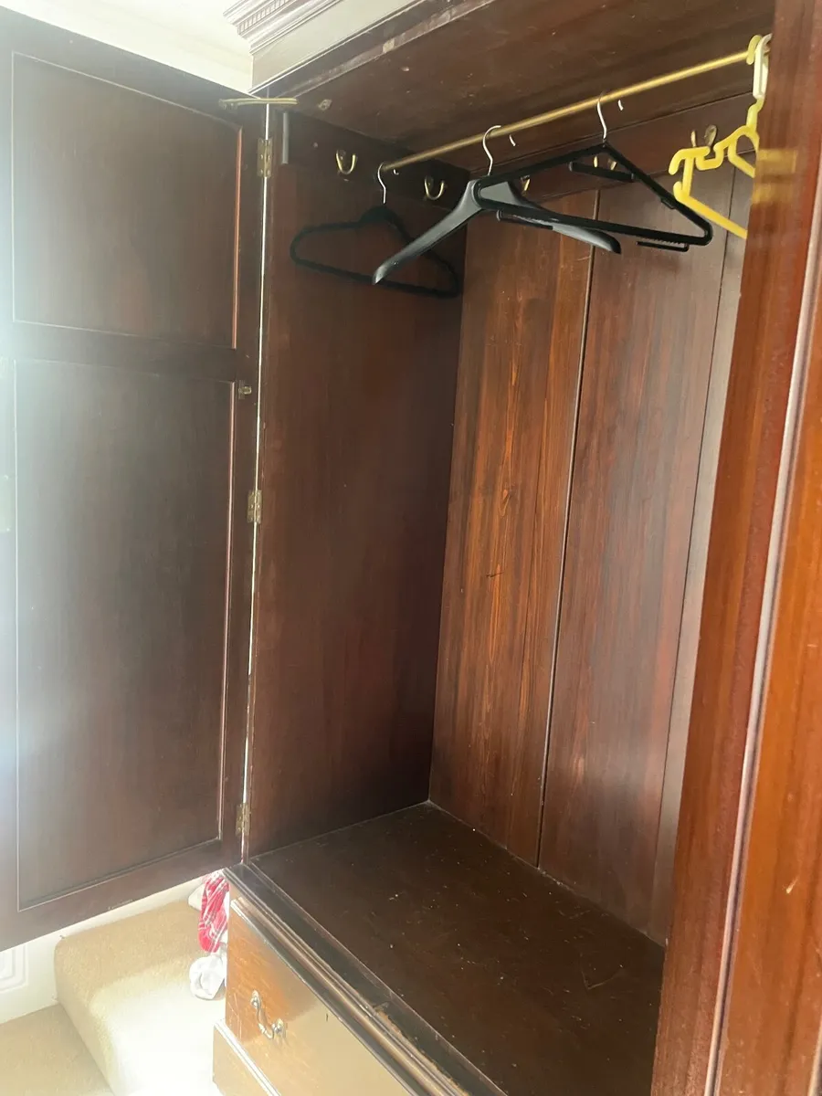 Bedroom furniture - Image 1