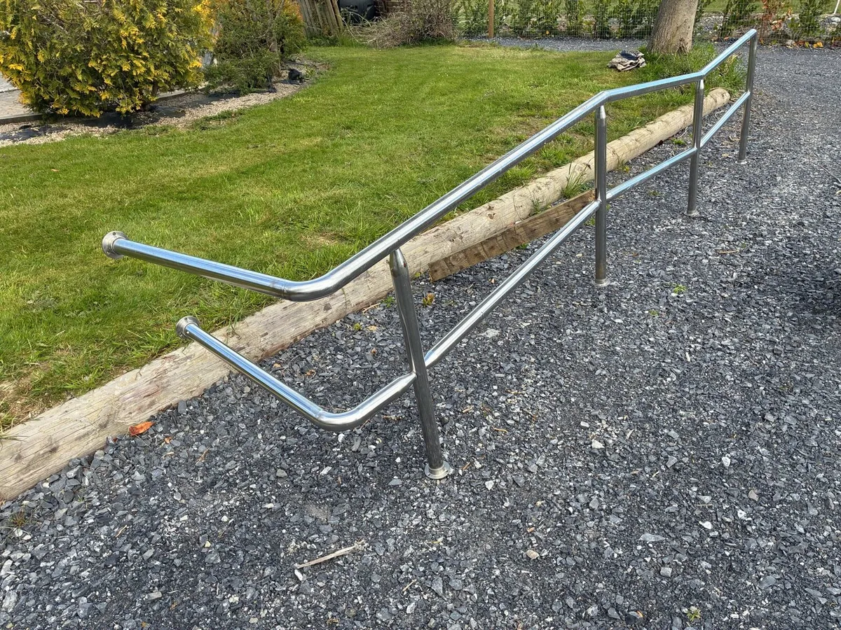 Hand safety rail - Image 1