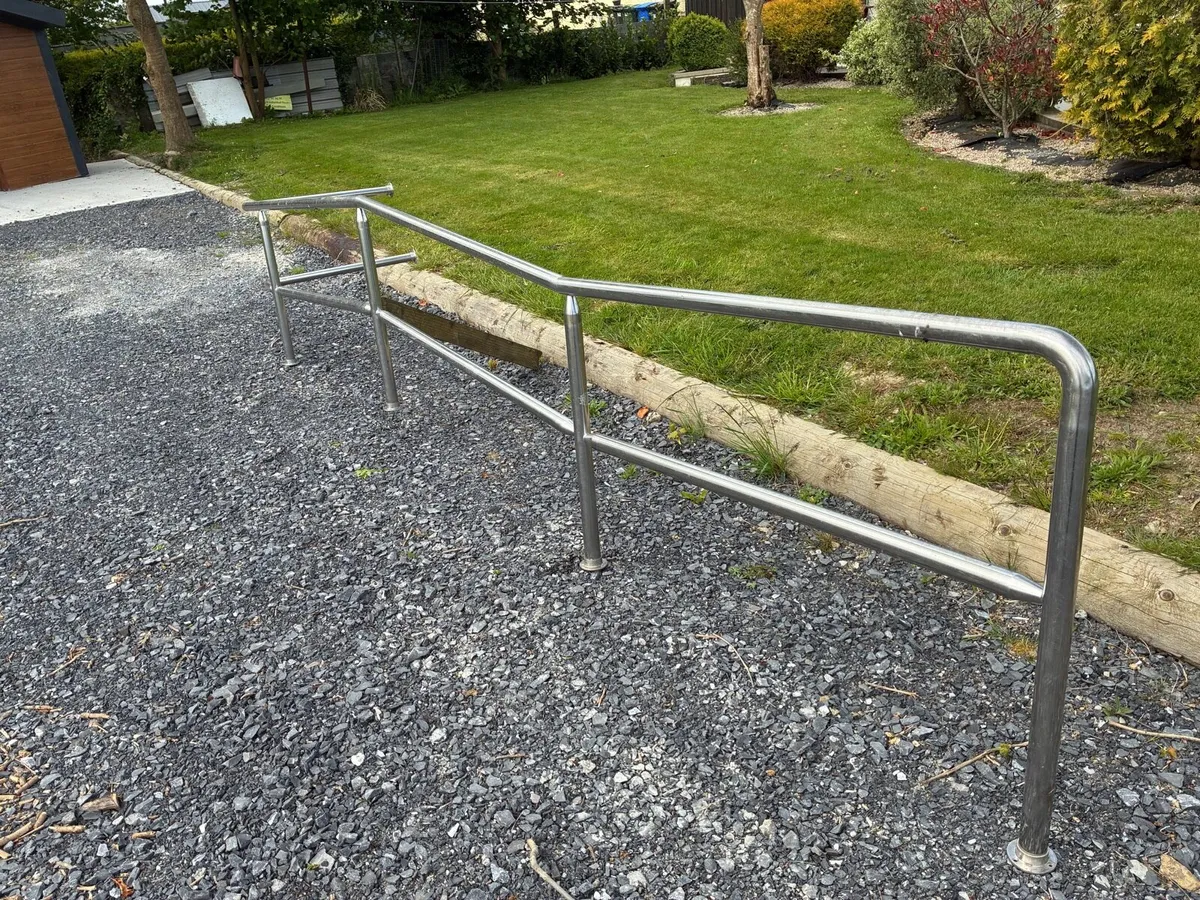 Hand safety rail - Image 2