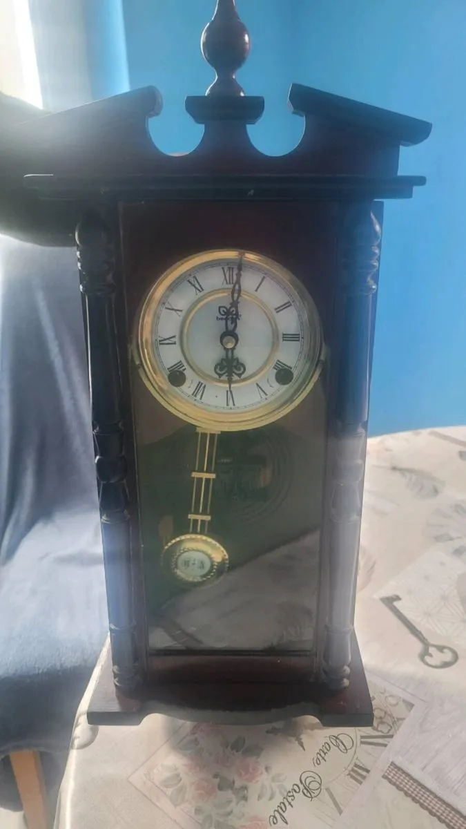 Beacon wall clock - Image 1