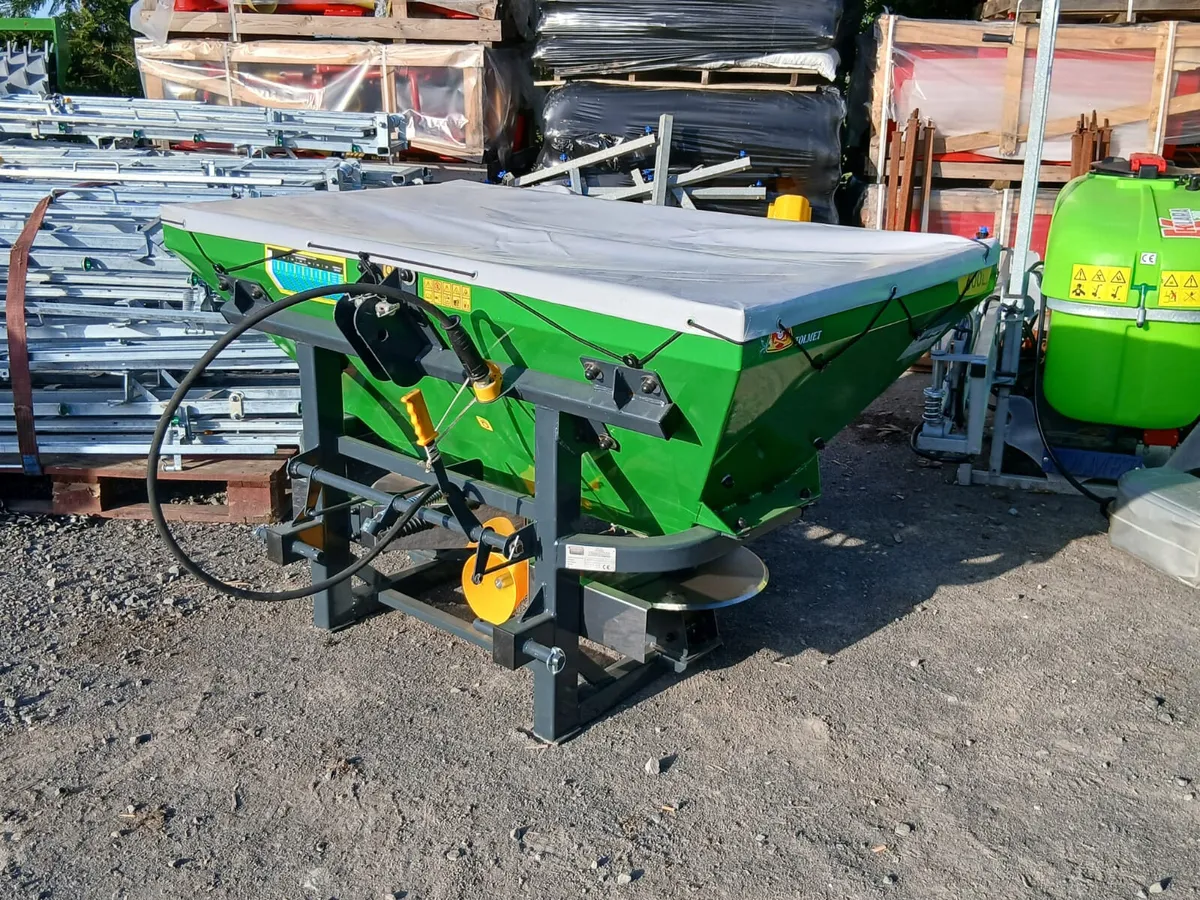 Tolmet fertiliser spreader - Image 1