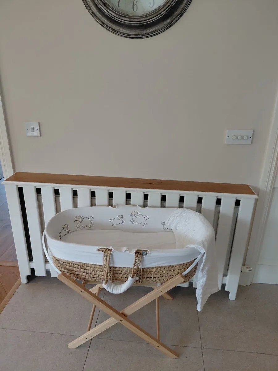 Moses basket and stand - Image 1