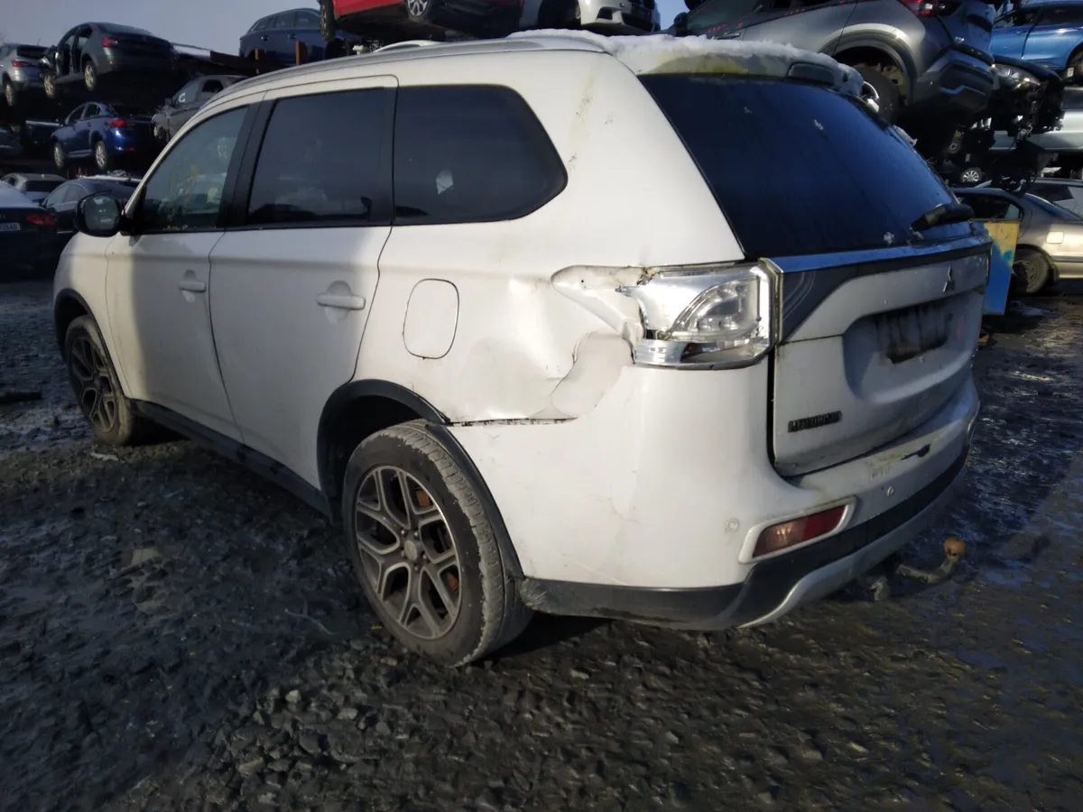 2015 Mitsubishi Outlander For Breaking/Dismantling - Image 3