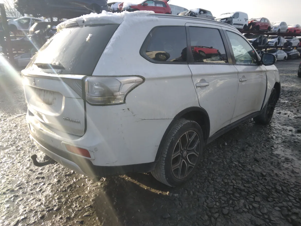 2015 Mitsubishi Outlander For Breaking/Dismantling - Image 4