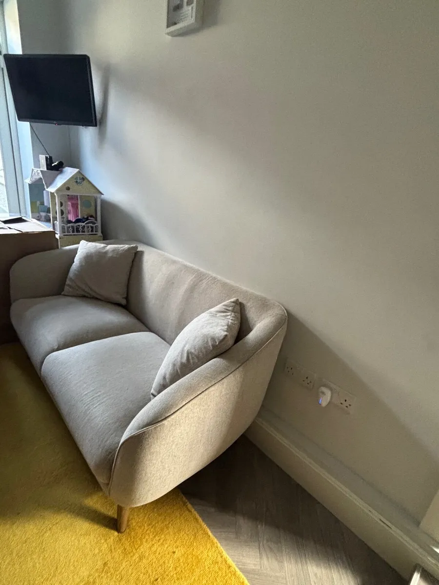 Couch - Image 2