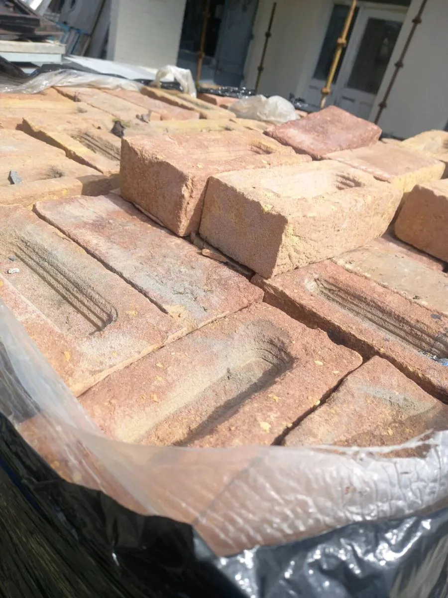 Leftover palettes of various bricks - Image 1