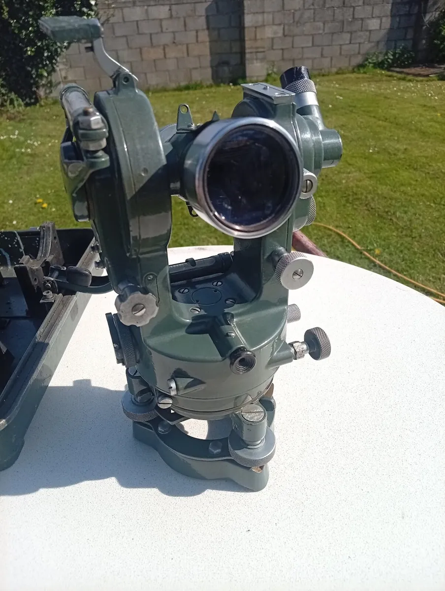 Antique Hilger & Watts Theodolite – A Classic of B - Image 1