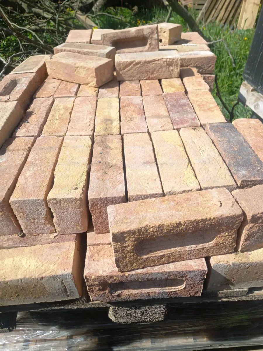 Leftover palettes of various bricks - Image 2
