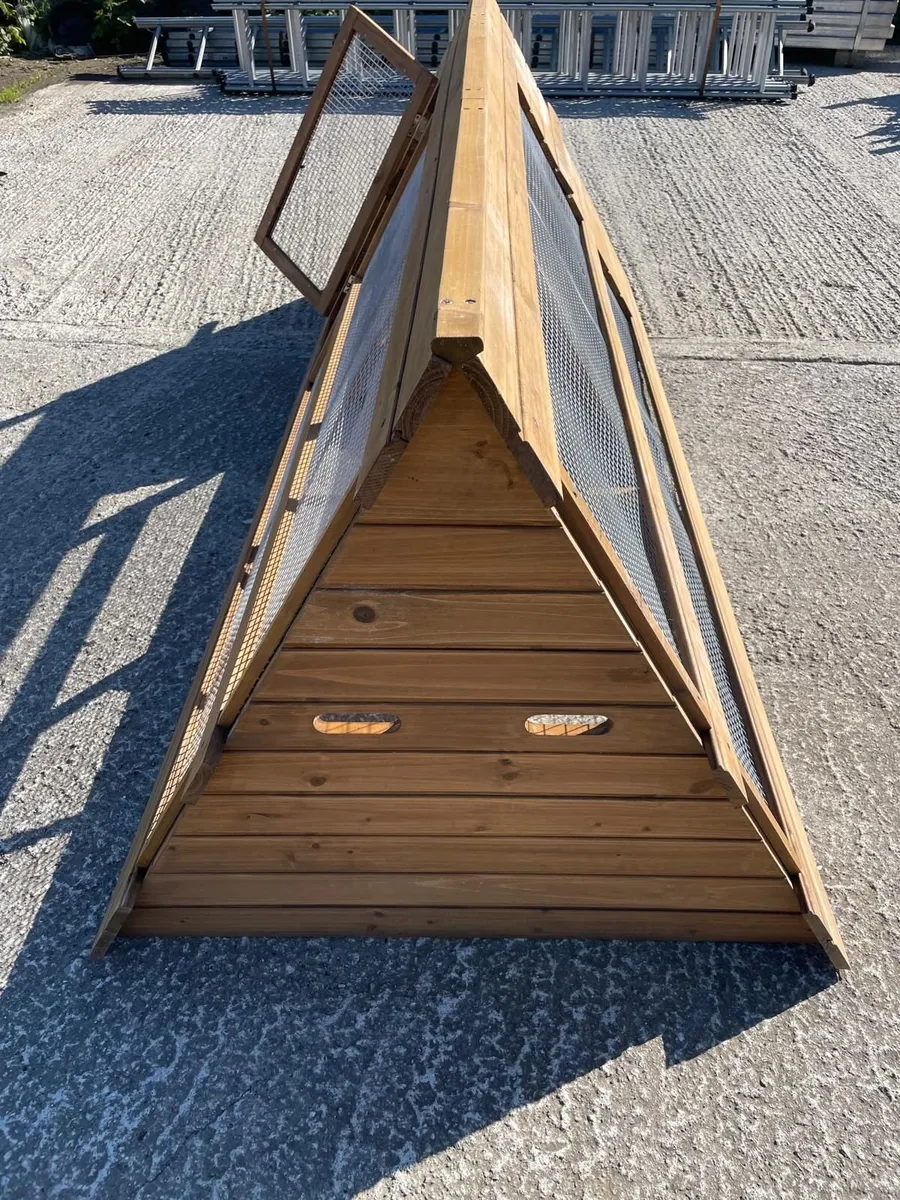 large Rabbit/Chicken Hutch - Image 2
