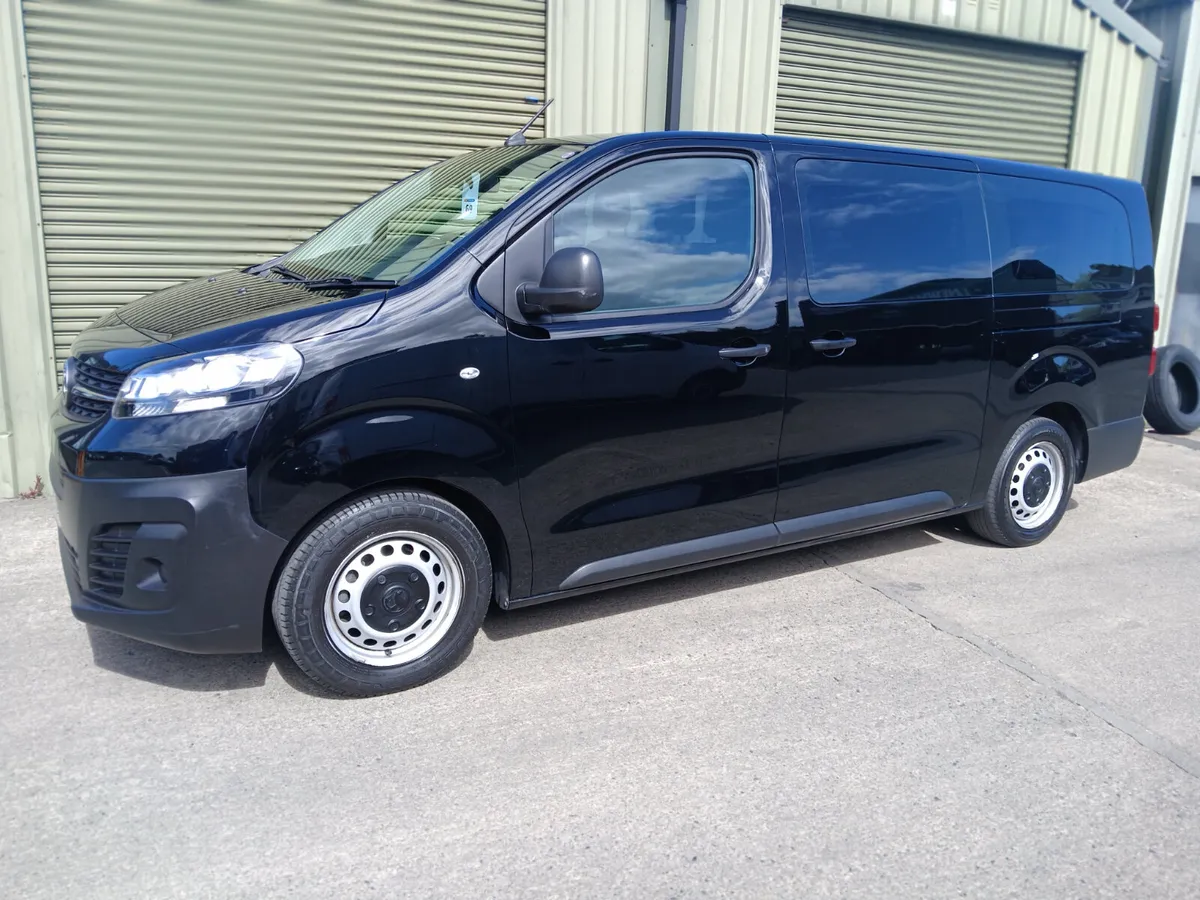 9 seater with low mileage 2022  immaculate - Image 2
