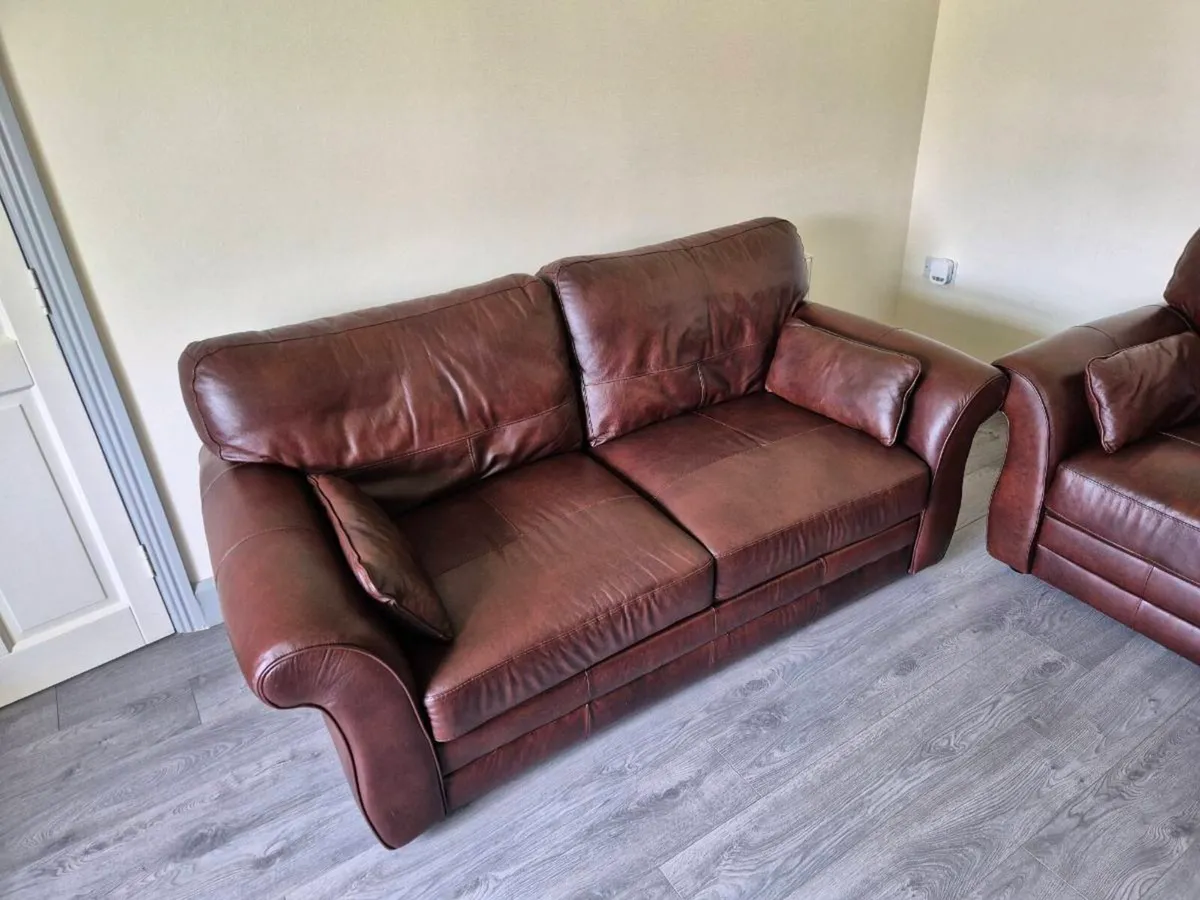Leather couches - Image 1