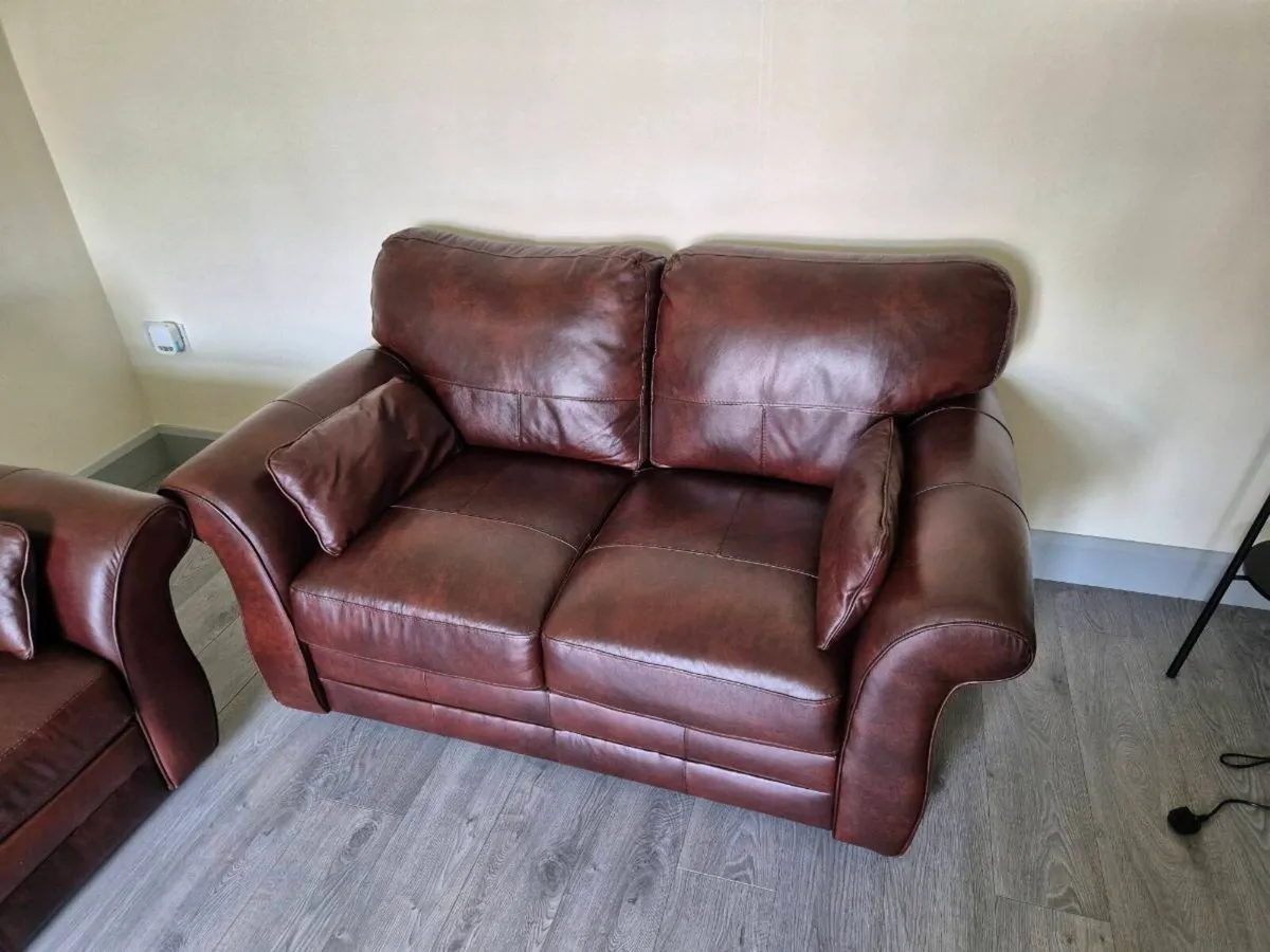 Leather couches - Image 2